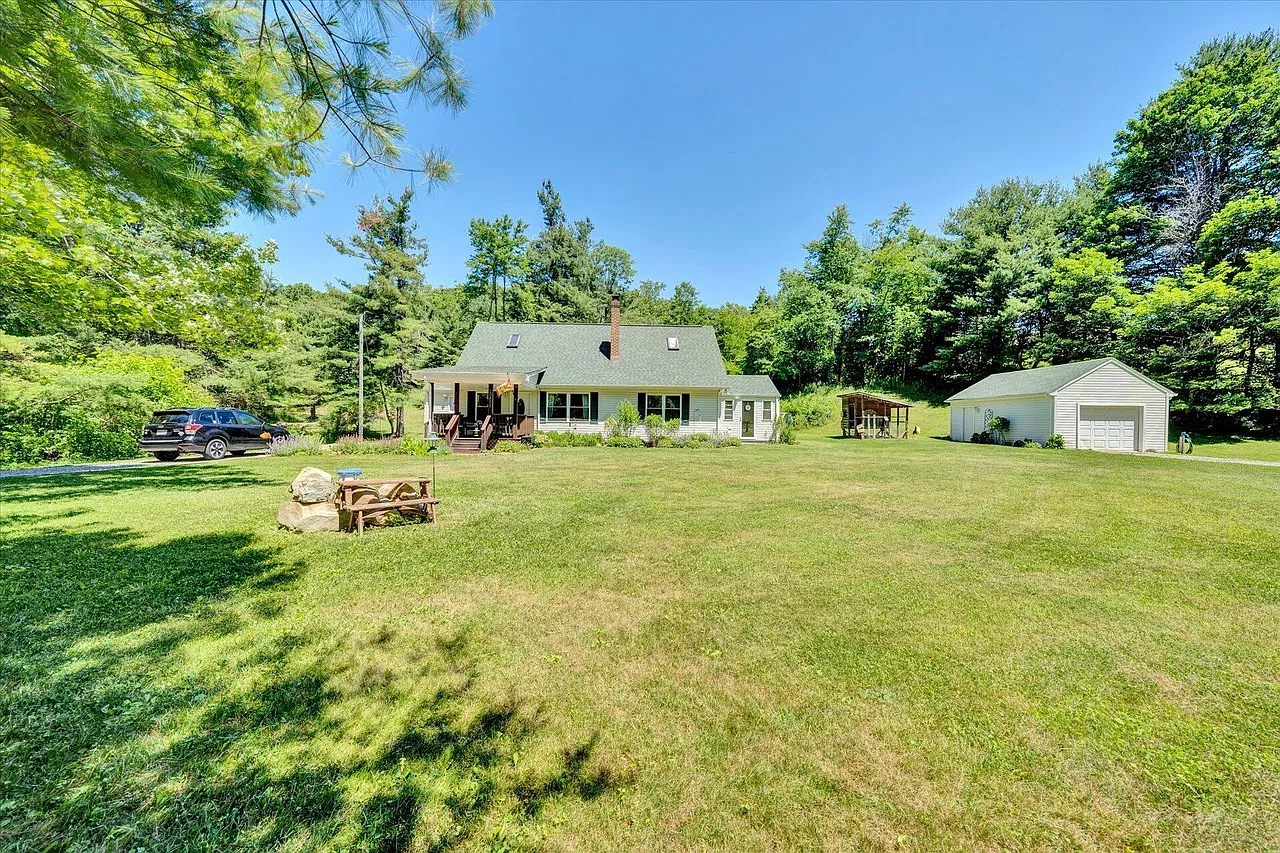 3 bed, 1782 sqft, $2,300 — Photo 3