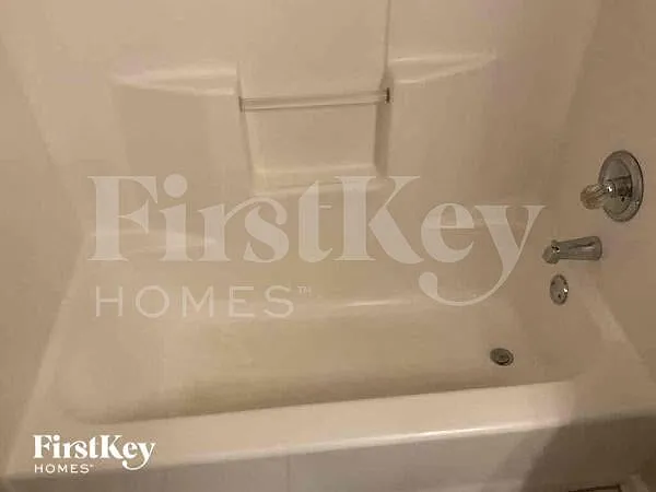 35 Harvard Dr — Photo 10