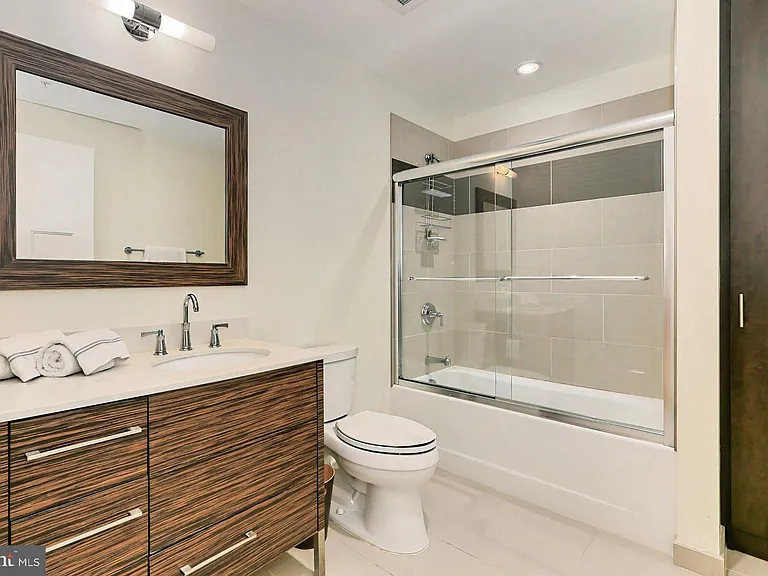 1700 Clarendon Blvd #123 — Photo 24
