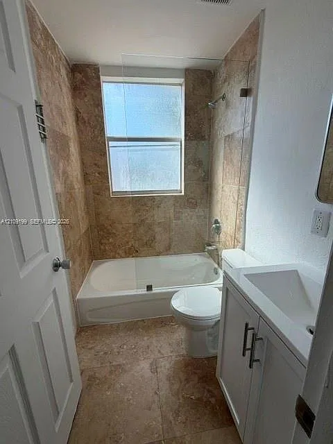 The Manor Condo — Photo 3