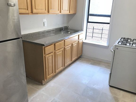 5th image of 2025 Regent Pl APT C5