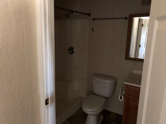 4th image of 200 E Elm St #J