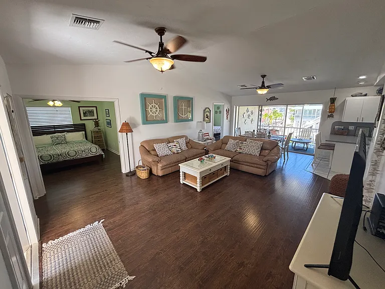 584 W Shore Dr — Photo 8