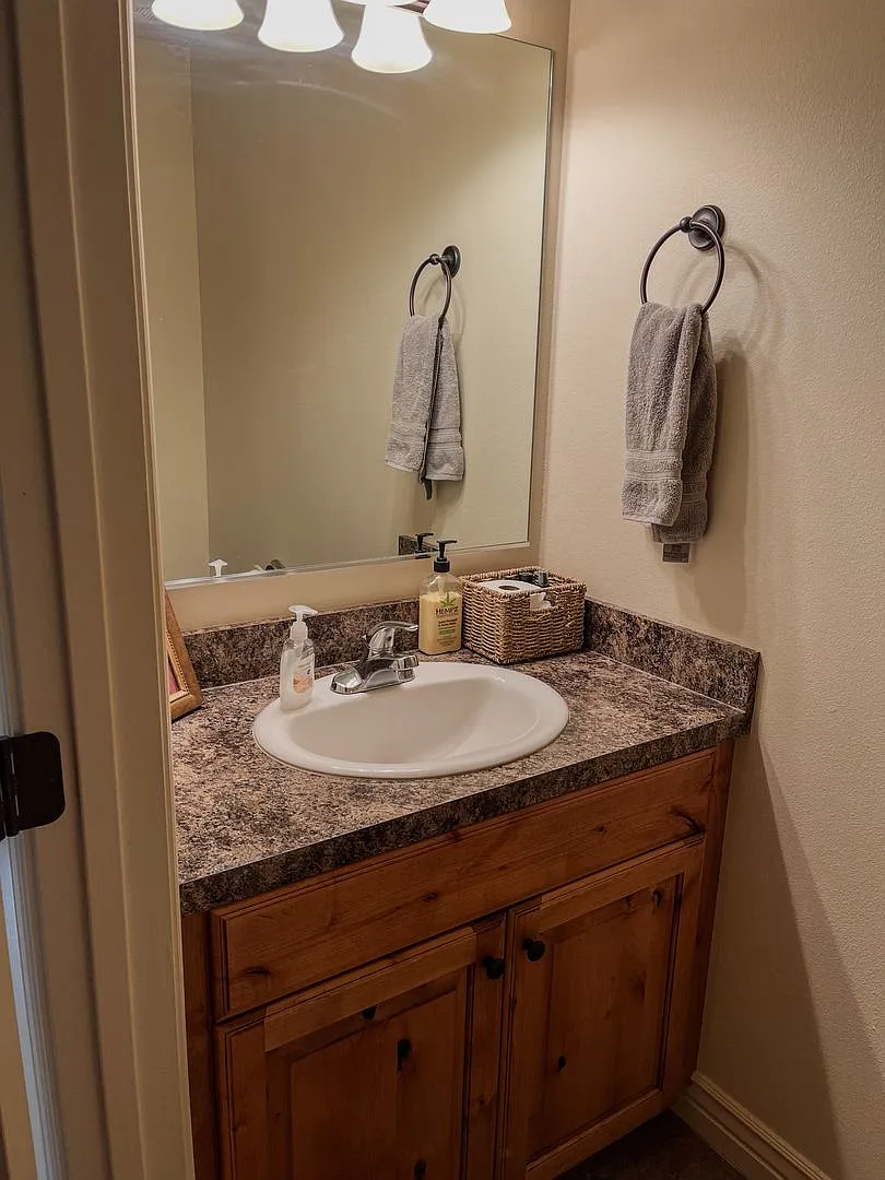 2 Bed 1.5 Bath Townhome near campus — Photo 3