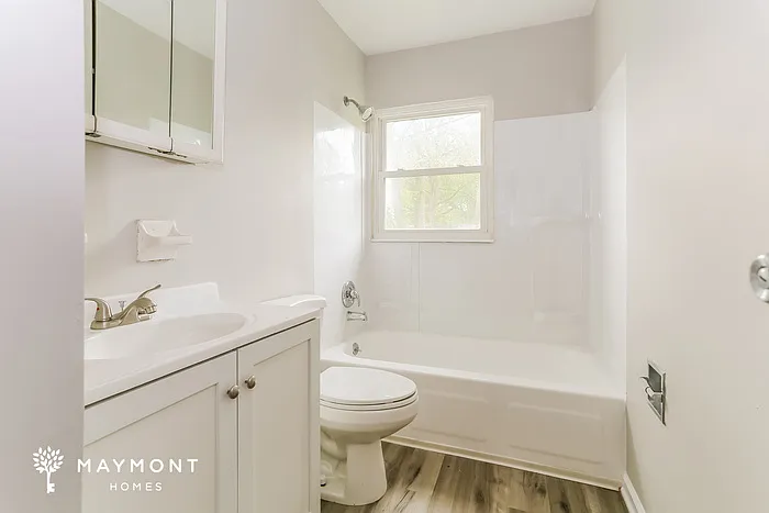 2637 Sherborne Cres — Photo 10