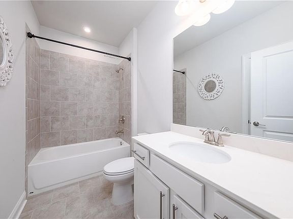 5th image of 1313 Harris Way