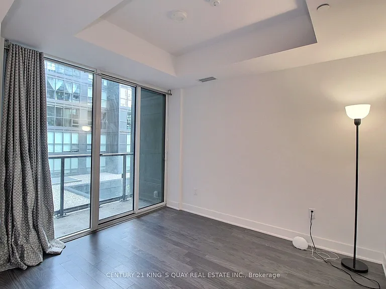 955 Bay St #403 — Photo 8