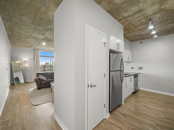 2nd image of 611 S Wells St #2809