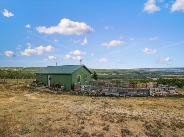 27 Skyline Dr, Babb, MT 59411