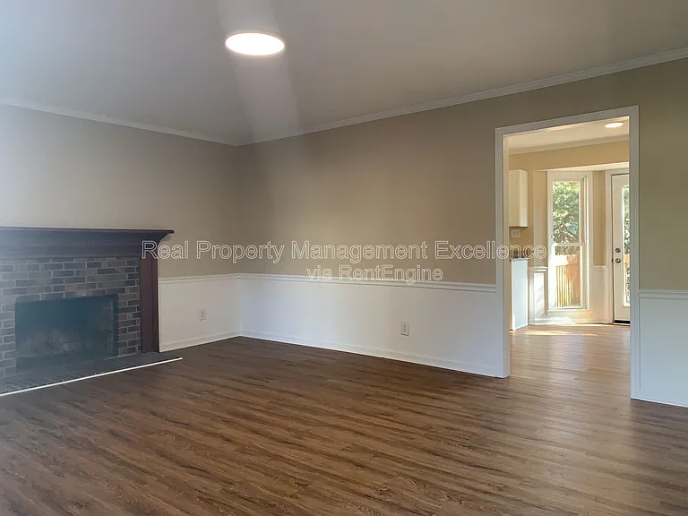 4437 Whisperwood Dr — Photo 3