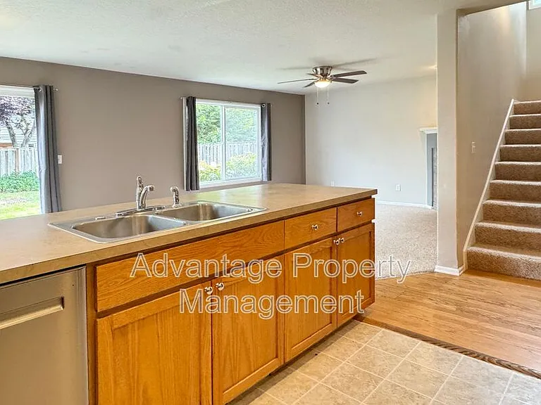 1235 SE Brookside Way — Photo 6