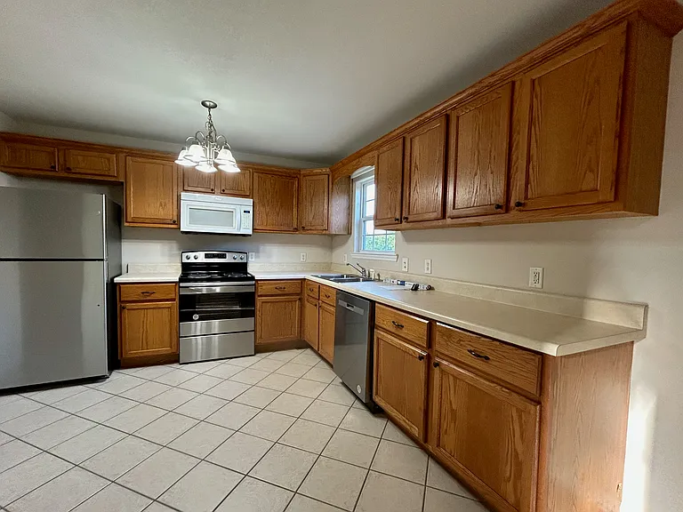 61 Hugo Dr — Photo 11