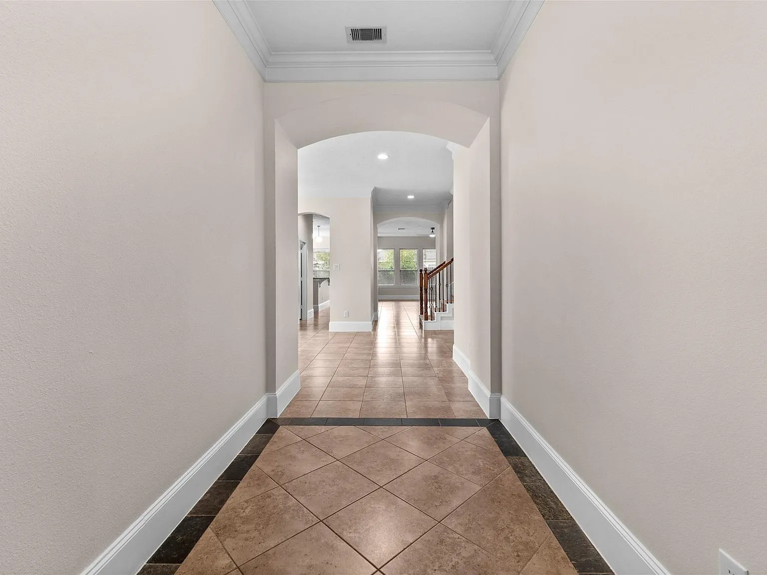 4 bed, 3.0 bath, 3314 sqft, $3,300 — Photo 3