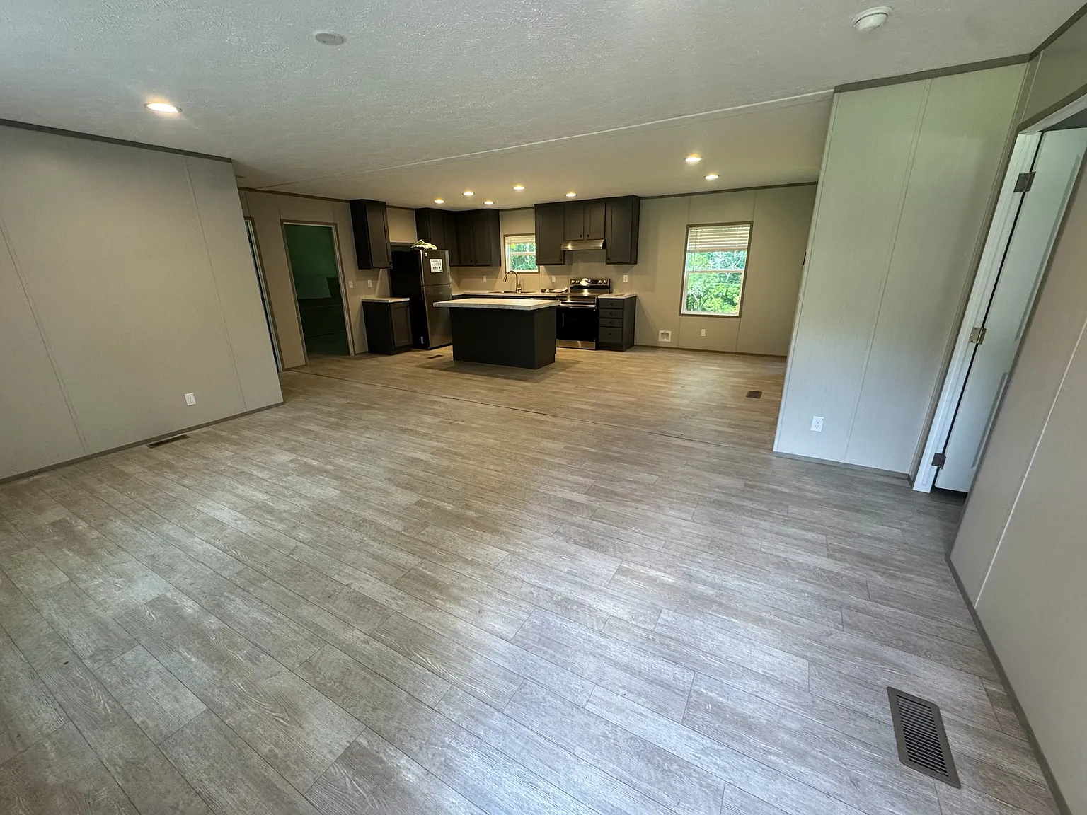 3 bed, 1323 sqft, $2,950 — Photo 3