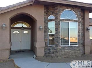 8110 Heartland Cir, Oak Hills, CA 92344