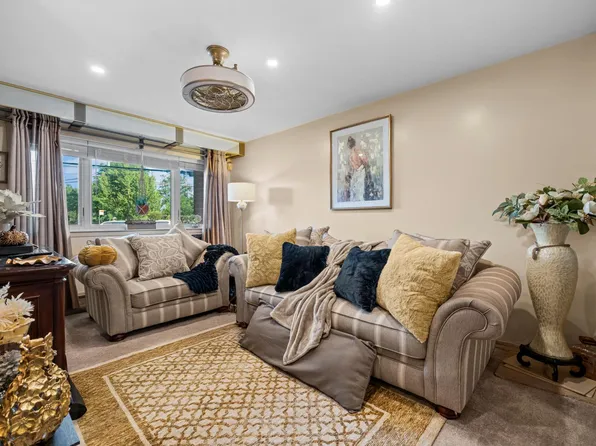 7941 Sea View Avenue image 3 of 18