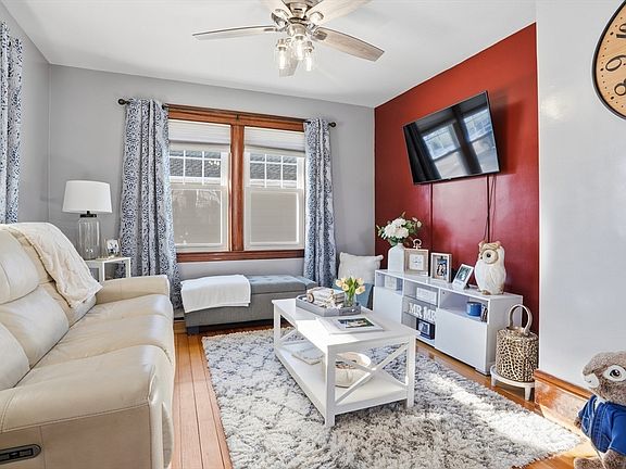 5th image of 60 Wingold St