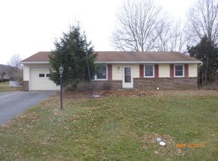 810 Lakeview Dr, Lancaster, PA 17601