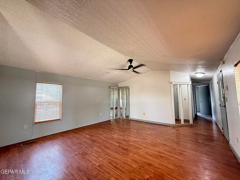 5941 Sixta Dr — Photo 15