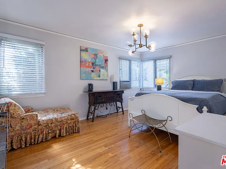 119 S Bundy Dr — Photo 12