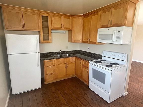 3rd image of 3147 Williamsburg Dr APT 2