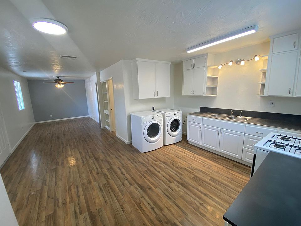 Kitchen And Livingroom Area
