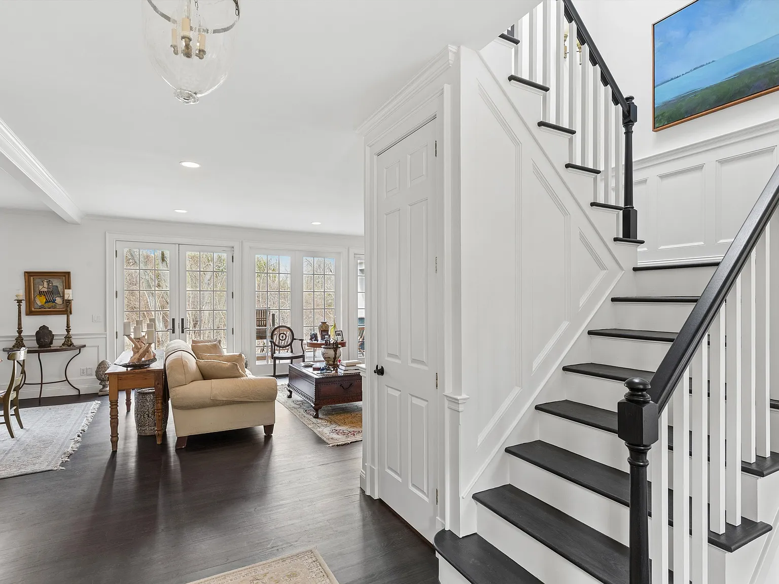 Charming North Haven Traditional, Pool & Private a Rare Find — Photo 4
