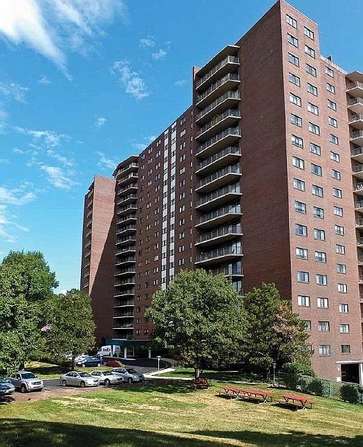 1st image of 5300 Hamilton Ave Unit 1406