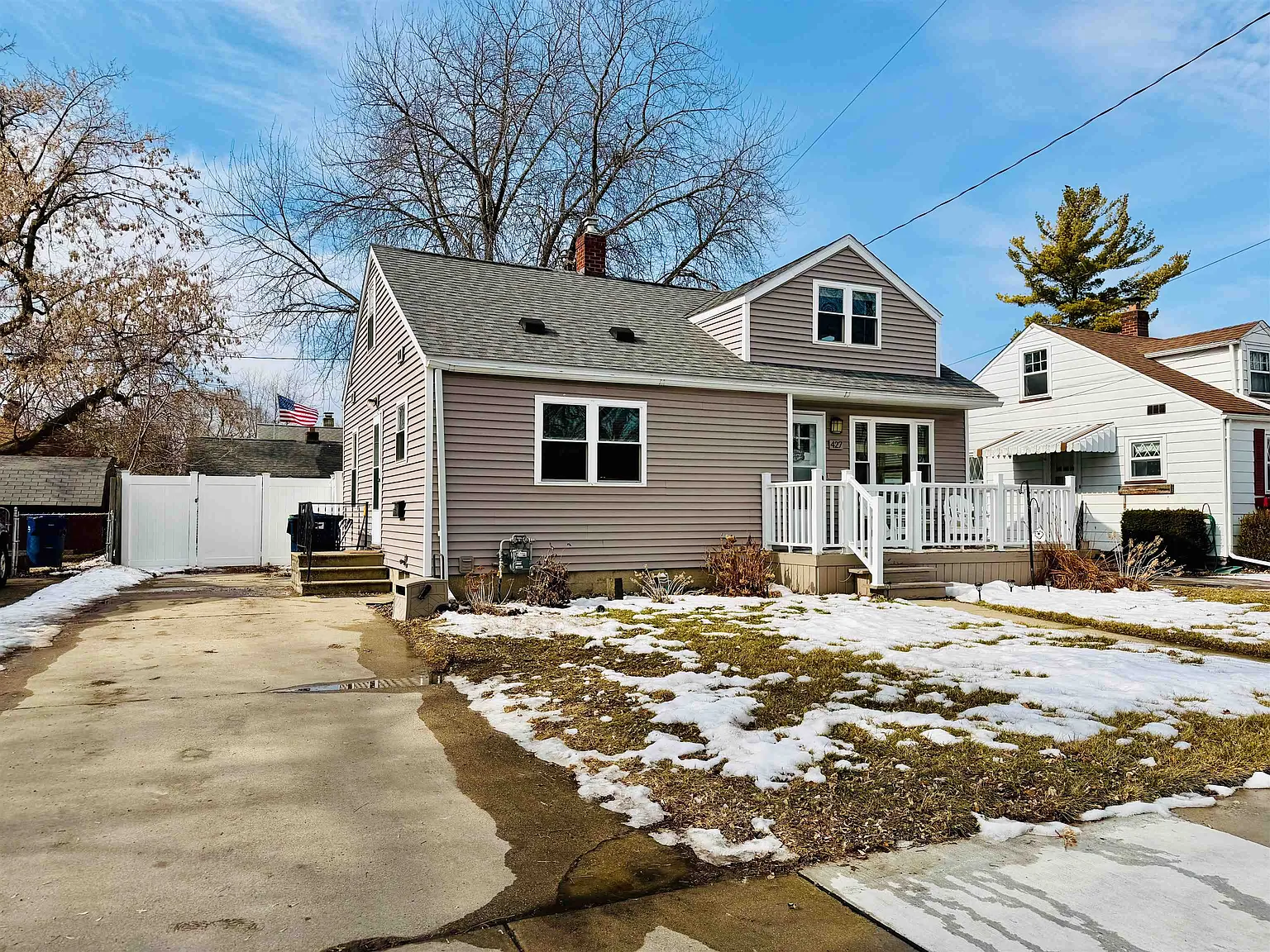 427 James St photo 1