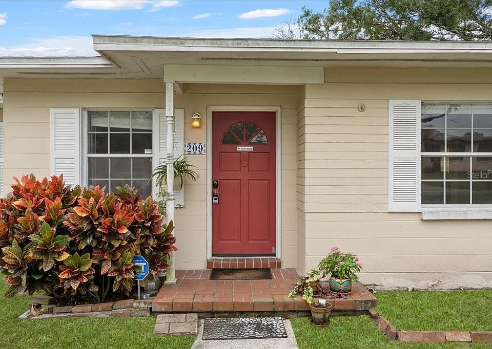 1st image of 209 CAROLYN DR