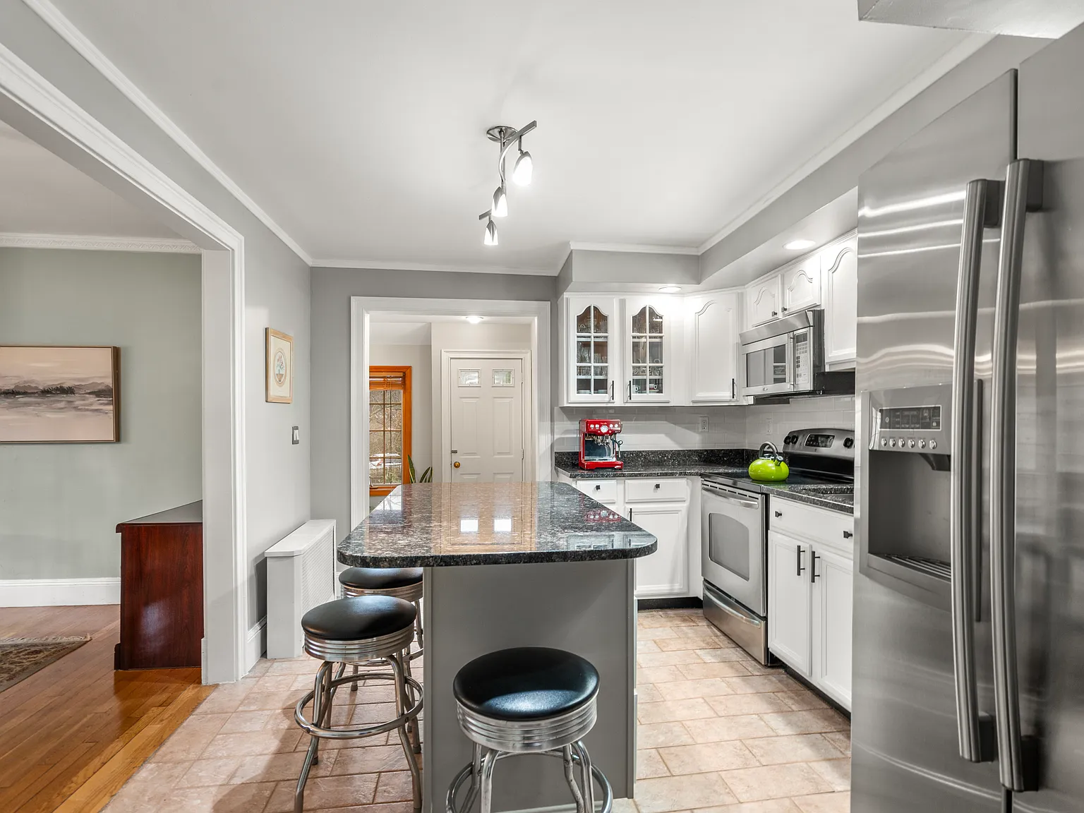 3 bed, 2.5 bath, 2000 sqft, $5,400 — Photo 3