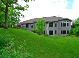 8740 Walton Pond Cir, Bloomington, MN 55438