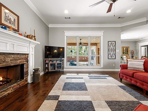 4th image of 36 Meadow Crest Dr