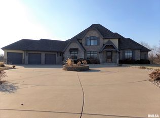 5219 N Charter Oak Ln, Peoria, IL 61615