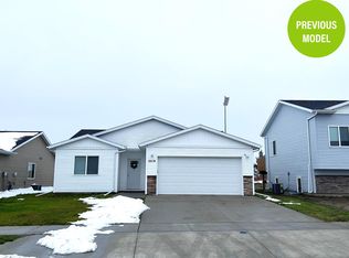 2312 Ivory St, Minot, ND 58703