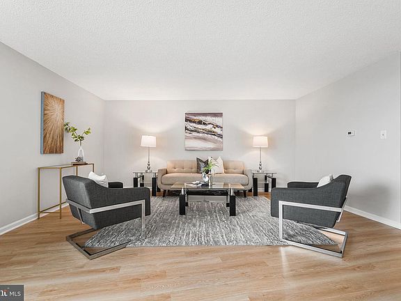 3rd image of 1101 S Arlington Ridge Rd APT 212
