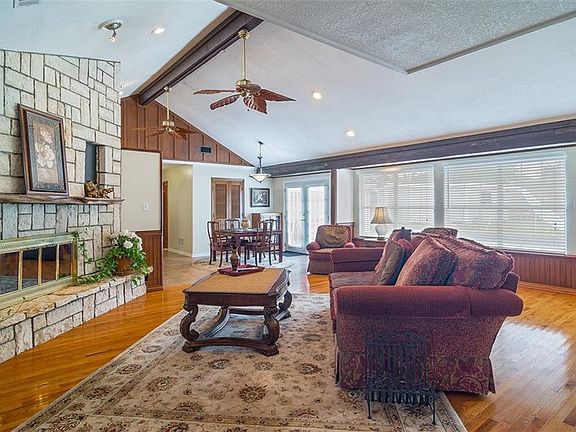 5th image of 317 Hollyhill Ln