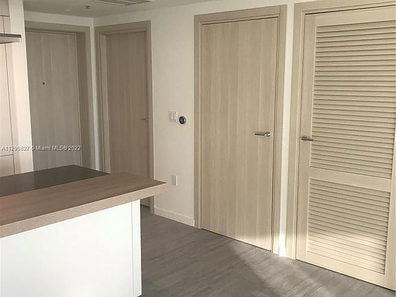 2nd image of 1000 Brickell Plz #2811