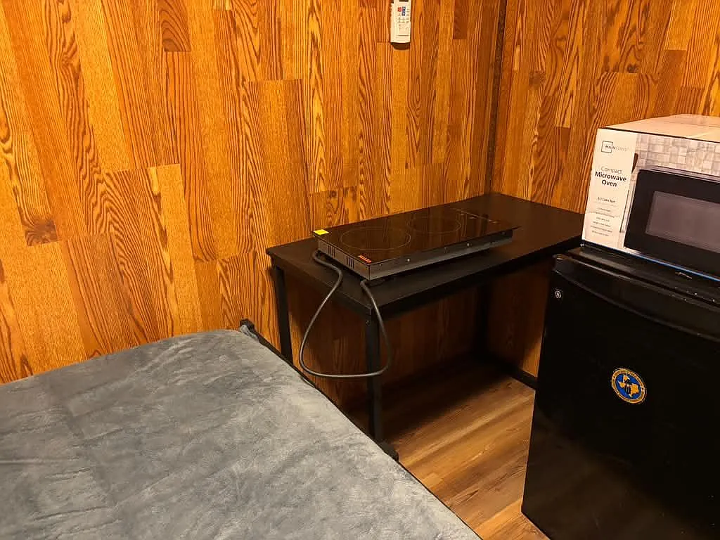 1 bed, 1.0 bath, 120 sqft, $1,325 — Photo 3