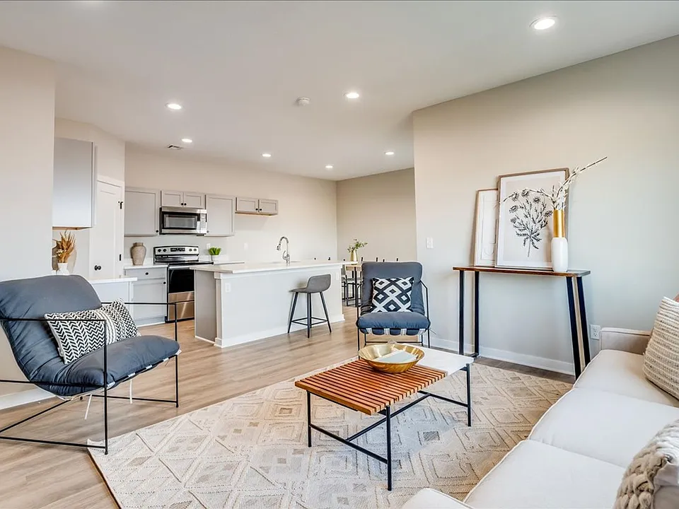 1903 Cody Ln