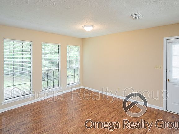 4th image of 3253 Hillcrest Ln