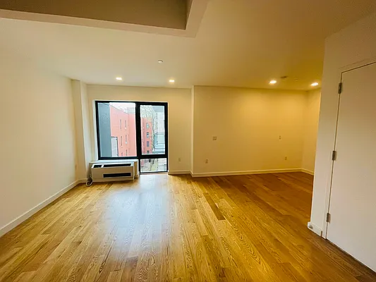 Rented by Zjama Realty Corp | media 6