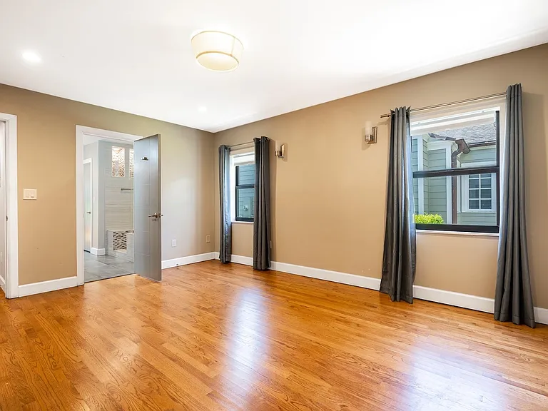 15 S Victoria Park Rd — Photo 11