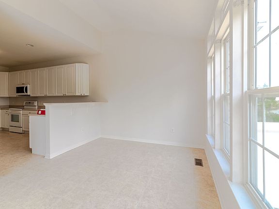 3rd image of 31171 Mills Chase Dr
