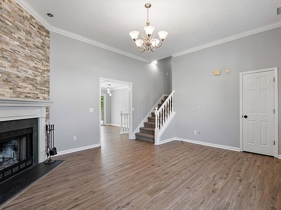 4th image of 708 Post Oak Dr