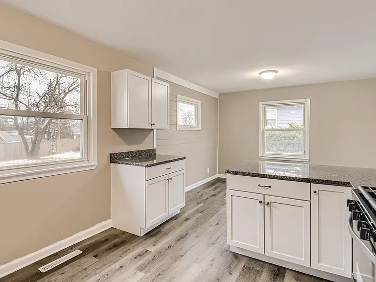 120 Roberts Rd — Photo 10