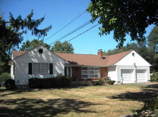 23 N Lake Dr, Middletown, NJ 07748