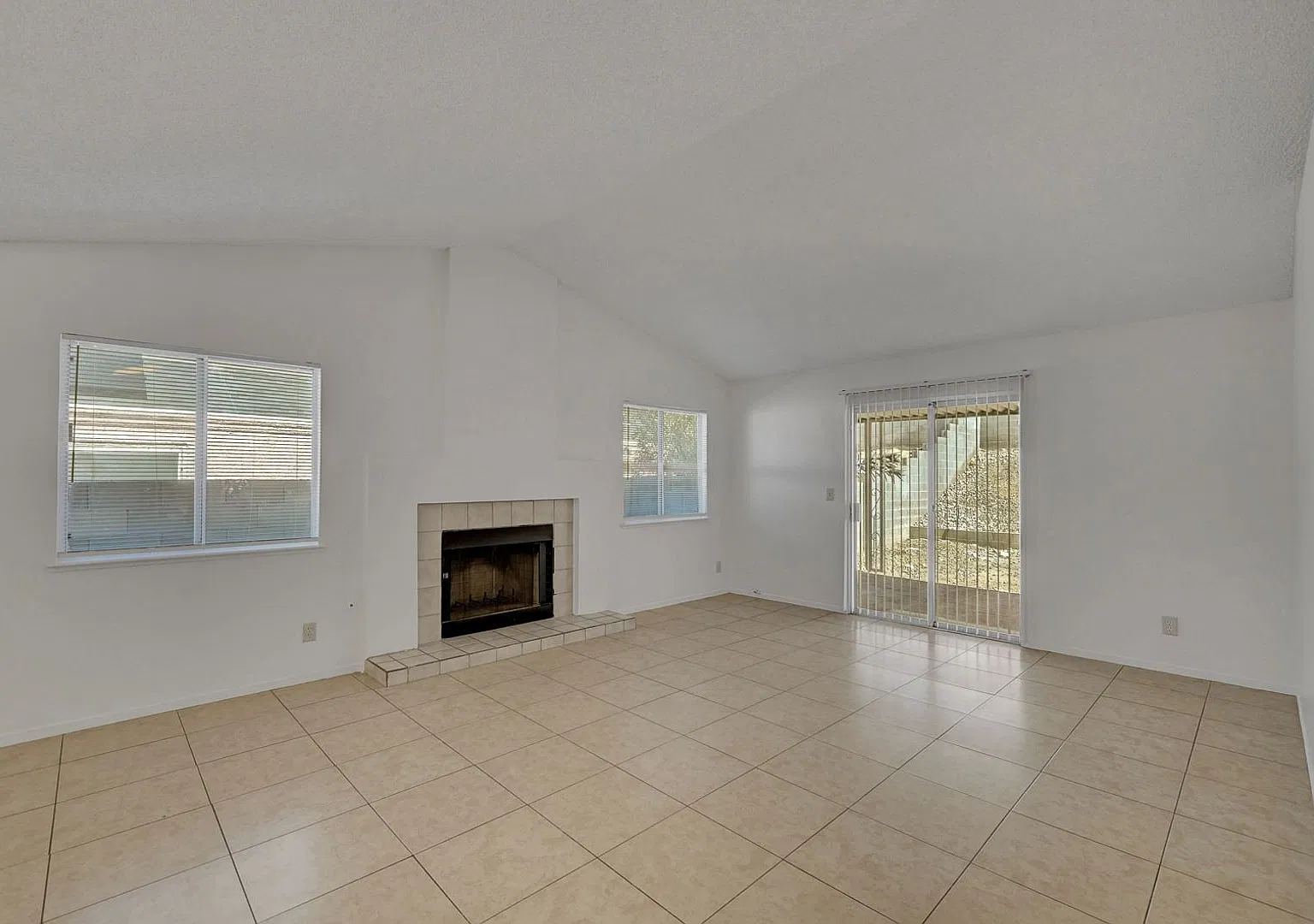 2234 Placer Creek - Single Story Open Floor Plan! — Photo 3