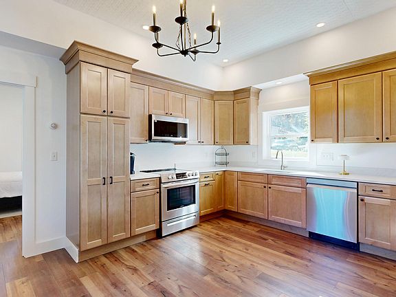 3rd image of 5 Magnolia Lane #1
