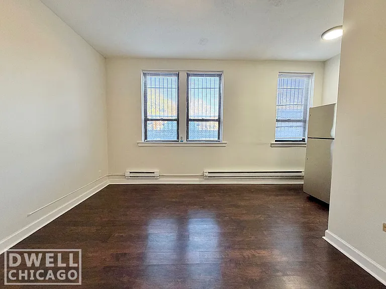 3323 N Lincoln Ave #302 — Photo 2